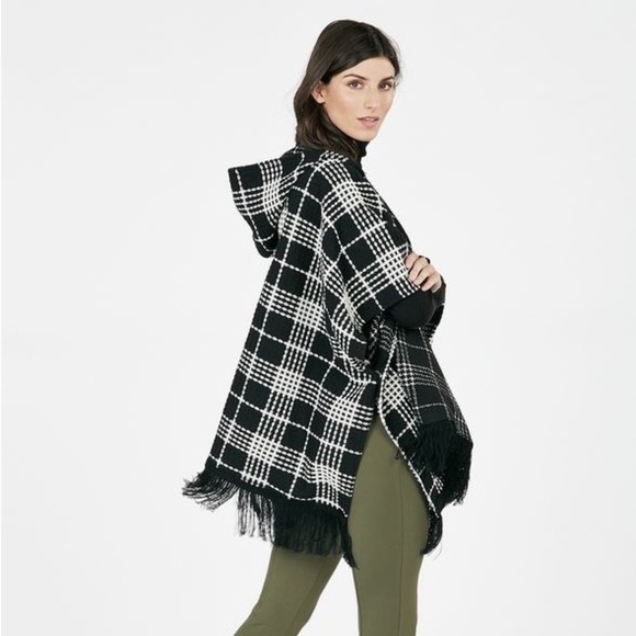 Justfab Black White plaid Fringe hooded cape with pockets size Medium - Picture 4 of 12